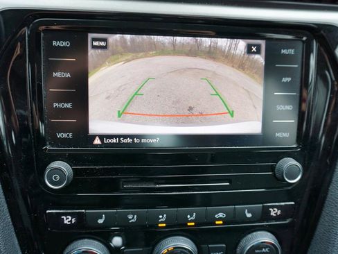 Used 2020 Volkswagen Passat 2.0T SE FWD image 19