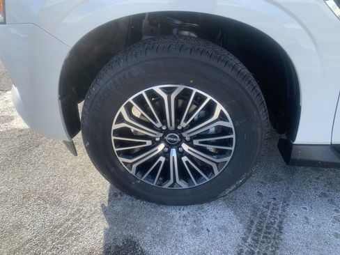 New 2026 Nissan Armada SL w/ Captain's Chari Seat Package AWD/4WD image 9