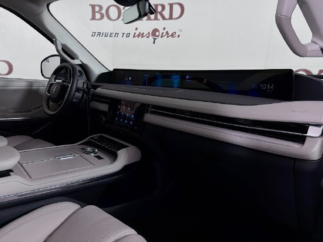 New 2026 Lincoln Navigator Premiere AWD/4WD image 33