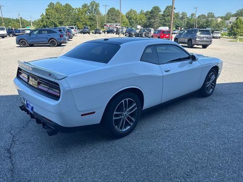 Used 2019 Dodge Challenger SXT AWD/4WD image 4