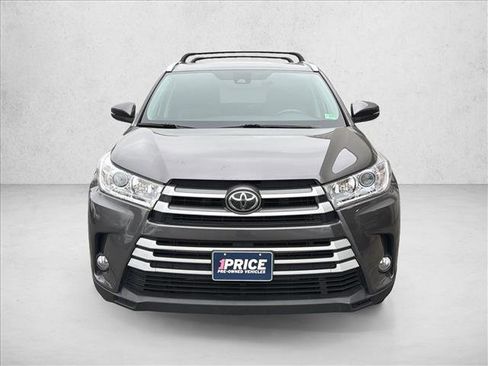 Used 2019 Toyota Highlander XLE image 2