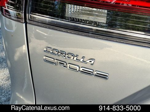Used 2024 Toyota Corolla Cross XLE w/ Convenience Package AWD/4WD image 18