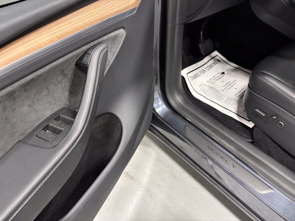 Used 2024 Tesla Model Y Long Range AWD/4WD image 9