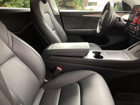 Used 2024 Tesla Model Y Long Range AWD/4WD image 5