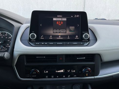 Used 2025 Nissan Rogue SV image 27