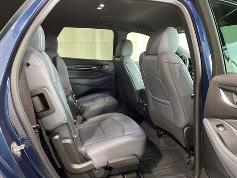 Used 2024 Buick Enclave Essence AWD/4WD image 12