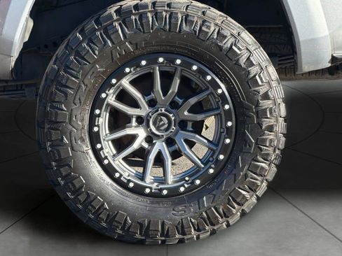 Used 2017 Toyota Tacoma TRD Sport w/ Tow Package (A/T) AWD/4WD image 11