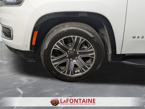 Certified 2024 Jeep Wagoneer Series II w/ Flexible Seating Group image 34