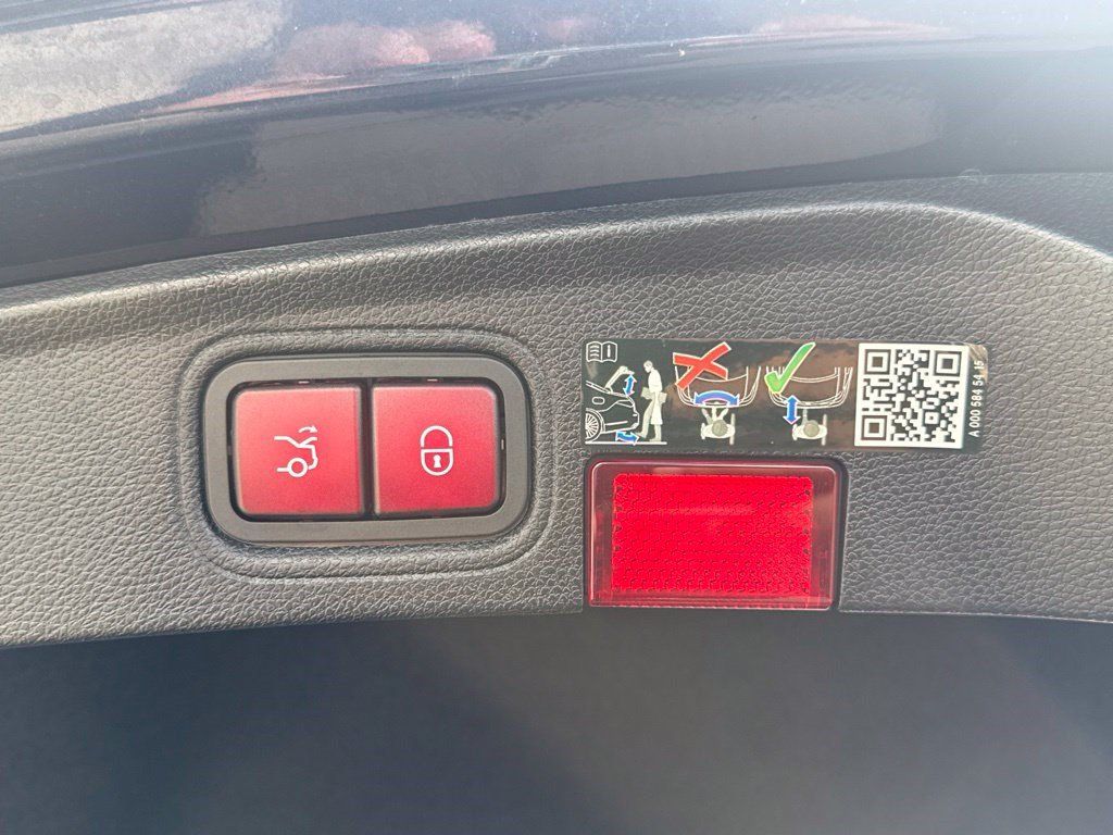 Used 2021 Mercedes-Benz C 300 4MATIC Coupe image 8