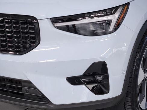 Certified 2026 Volvo XC40 B5 Plus AWD/4WD image 12