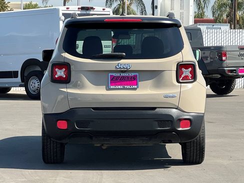 Used 2015 Jeep Renegade Latitude FWD image 6