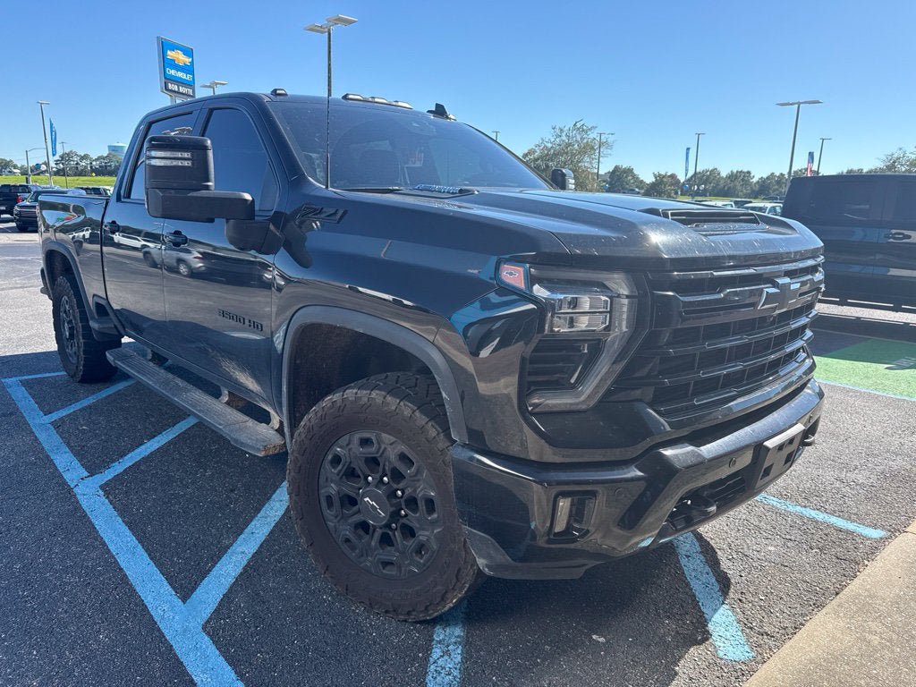 Used 2024 Chevrolet Silverado 3500 LTZ w/ LTZ Plus Package AWD/4WD image 2
