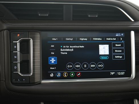 Used 2021 GMC Yukon Denali w/ Denali Premium Package image 20