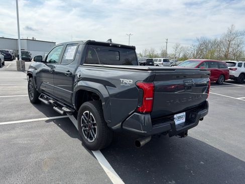 Used 2024 Toyota Tacoma TRD Sport w/ TRD Sport Upgrade Package image 5
