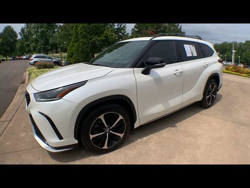 Used 2021 Toyota Highlander XSE AWD/4WD image 4