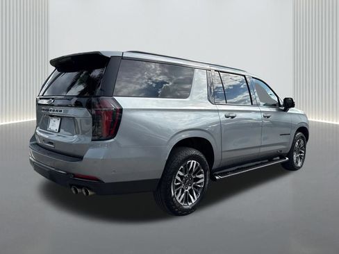 Used 2025 Chevrolet Suburban Z71 AWD/4WD image 5