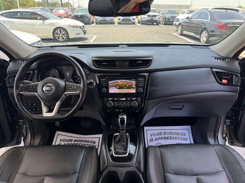 Used 2018 Nissan Rogue SL w/ Premium Package AWD/4WD image 39