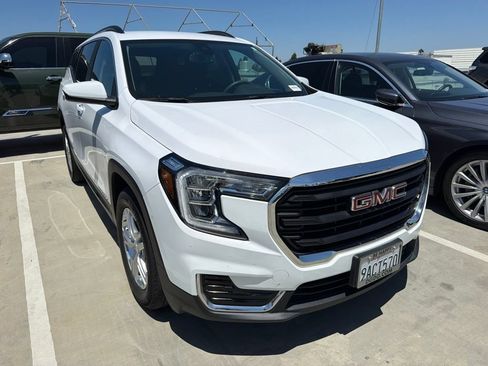 Used 2022 GMC Terrain SLE w/ Driver Convenience Package FWD image 3