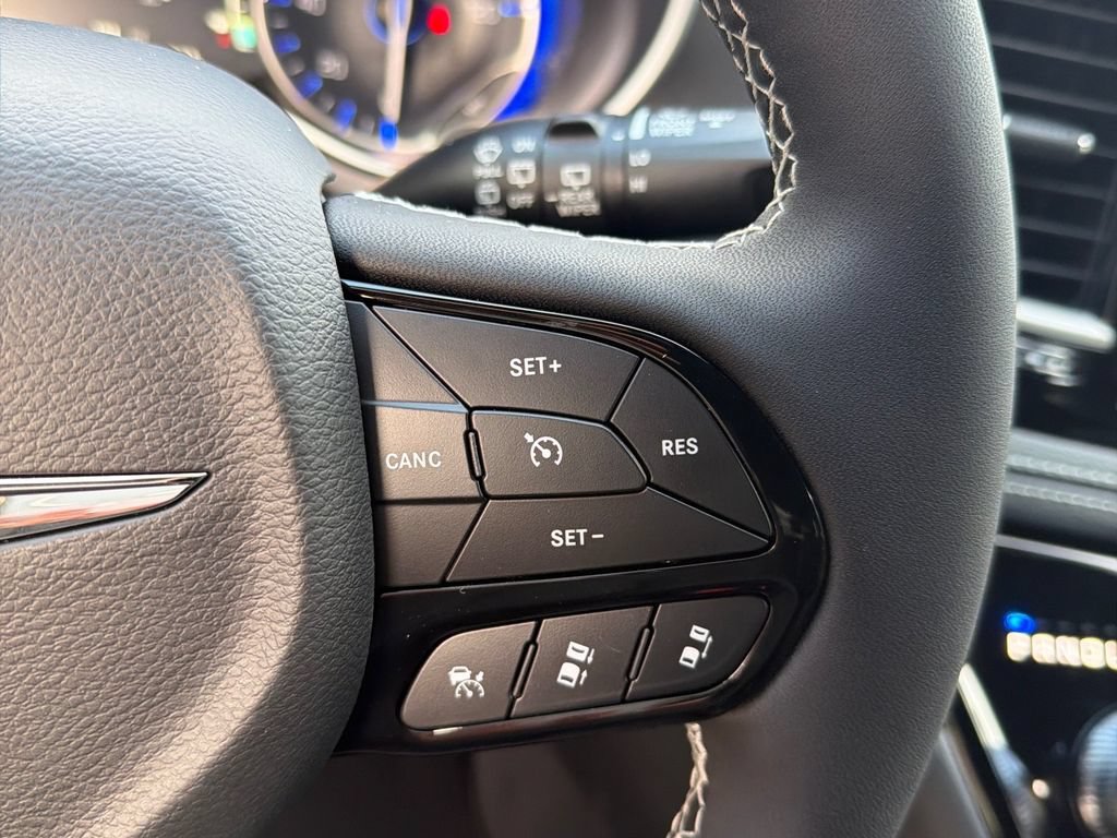 New 2026 Chrysler Pacifica Select w/ S Appearance Package FWD image 17
