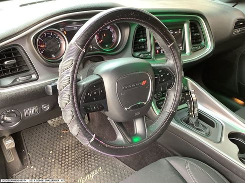 Used 2019 Dodge Challenger SXT image 9