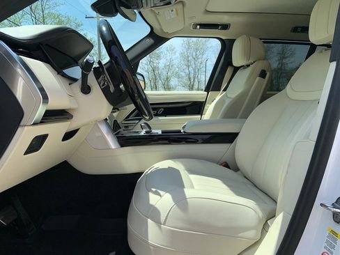 New 2025 Land Rover Range Rover SE image 11