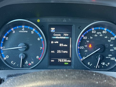 Used 2018 Toyota RAV4 XLE FWD image 23