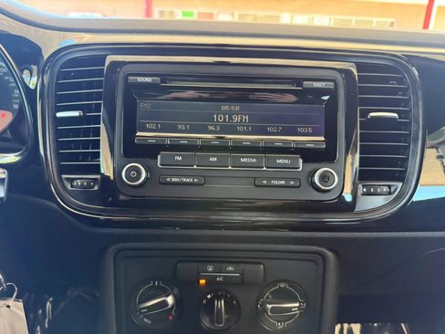 Used 2014 Volkswagen Beetle 2.5 FWD image 22