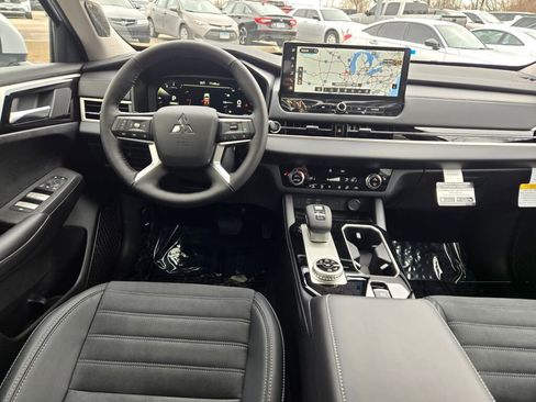 New 2026 Mitsubishi Outlander SE image 14