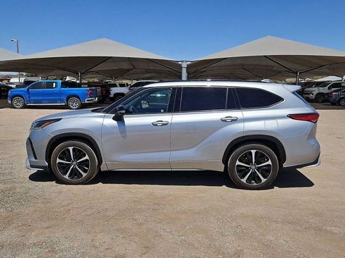 Used 2022 Toyota Highlander XSE FWD image 5
