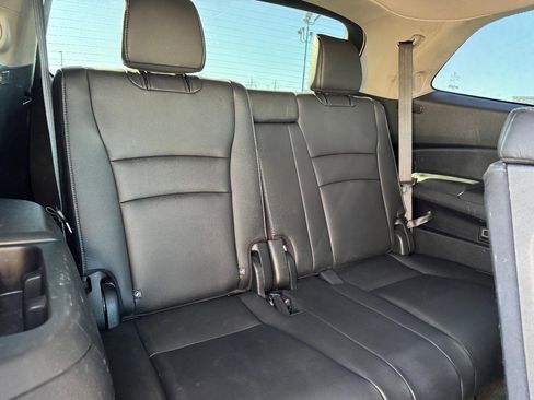 Used 2019 Honda Pilot Touring image 11
