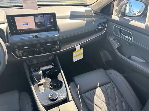 New 2026 Nissan Rogue Platinum w/ Platinum Premium Package AWD/4WD image 18