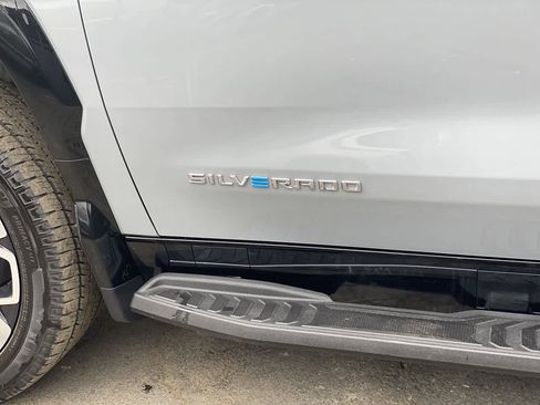 Used 2025 Chevrolet Silverado EV RST AWD/4WD image 10