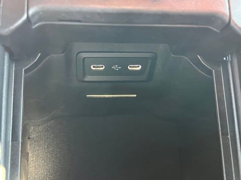 Used 2024 Mercedes-Benz GLC 300 4MATIC image 29