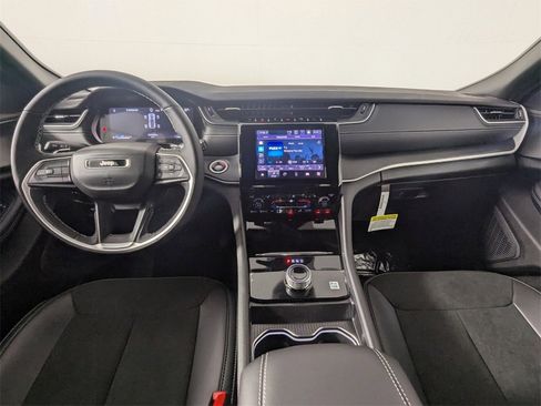 New 2025 Jeep Grand Cherokee Altitude image 16