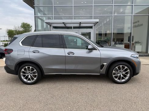 Certified 2024 BMW X5 xDrive40i w/ Premium Package AWD/4WD image 2
