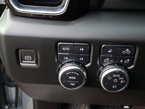 Used 2024 GMC Sierra 3500 Denali w/ Denali Reserve Package image 26