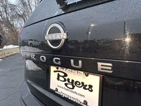 Used 2024 Nissan Rogue S image 36