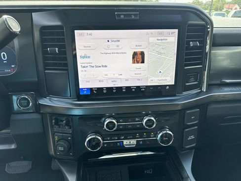 New 2026 Ford F250 Lariat w/ Black Appearance Package image 28