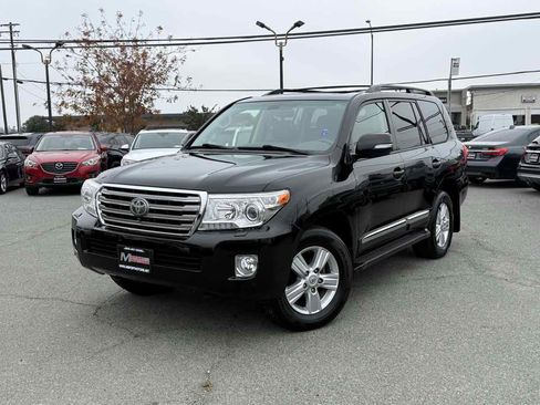 Used 2015 Toyota Land Cruiser image 3