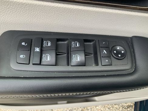 Used 2021 Chrysler Pacifica Limited w/ Premium & Safety Sphere Group image 27