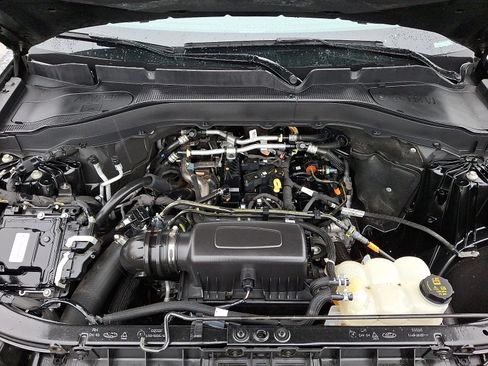 Used 2022 Ford Explorer XLT image 29