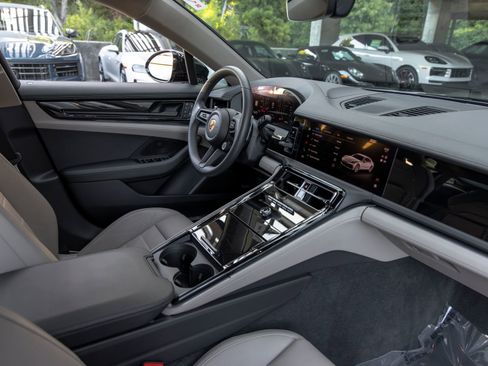 Certified 2025 Porsche Panamera RWD image 54