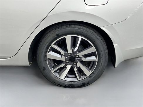 Used 2020 Nissan Versa SV image 33