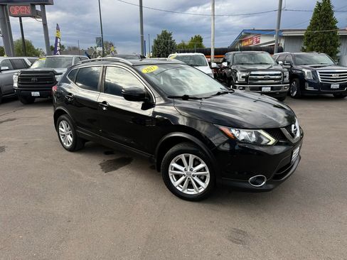 Used 2017 Nissan Rogue Sport SV w/ SV All-Weather Package AWD/4WD image 3
