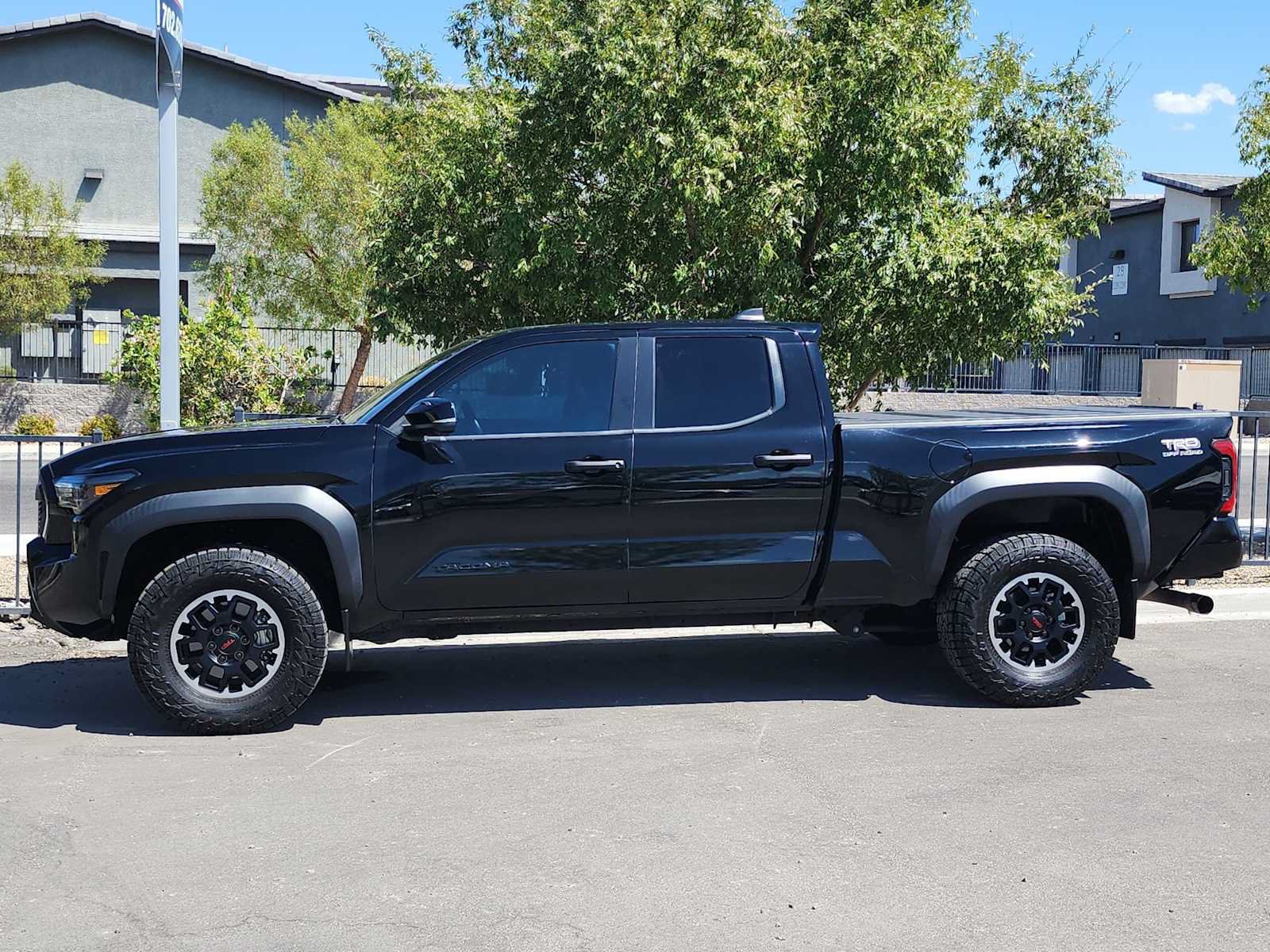 Used 2024 Toyota Tacoma TRD Off-Road w/ TRD Off Road Premium Package AWD/4WD image 5