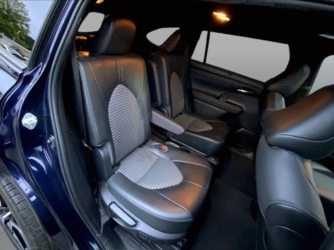 Used 2022 Toyota Highlander XSE FWD image 36