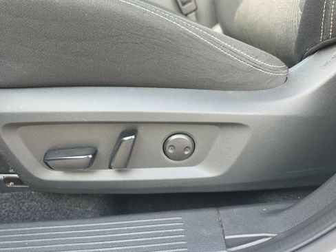 Used 2025 Nissan Rogue SV FWD image 16