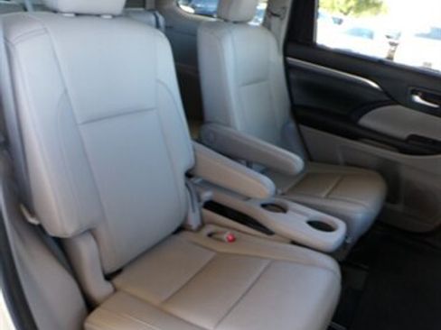 Used 2018 Toyota Highlander Limited FWD image 26