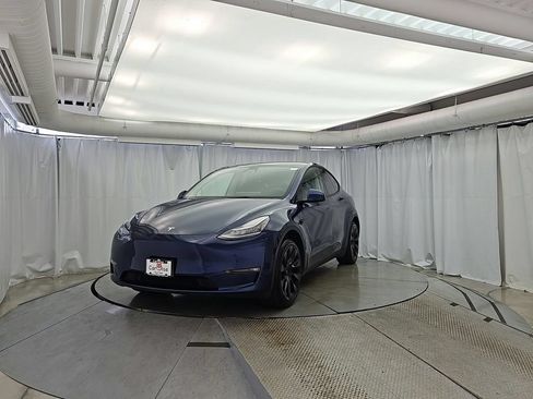 Used 2022 Tesla Model Y Long Range AWD/4WD image 2