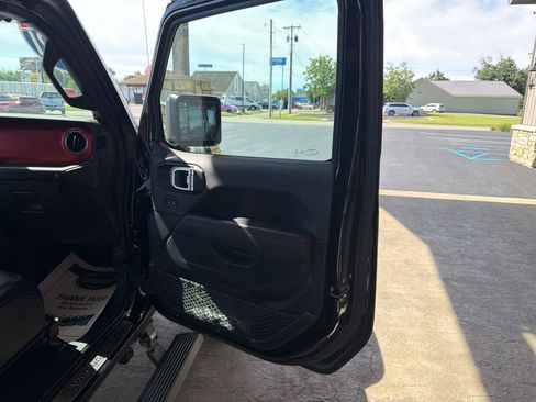 Used 2021 Jeep Wrangler Rubicon AWD/4WD image 2